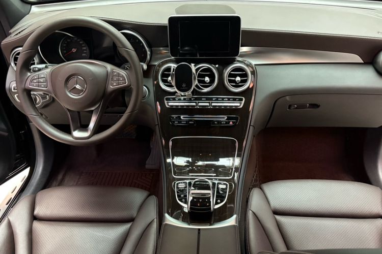 Used Mercedes-Benz GLC 2017 GLC 260 4MATIC Luxury Model Interior 5