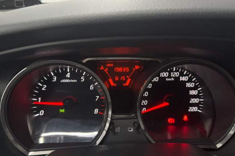 Used Nissan Livina 2015 1.6XE Manual Comfort Edition Odometer Close Up