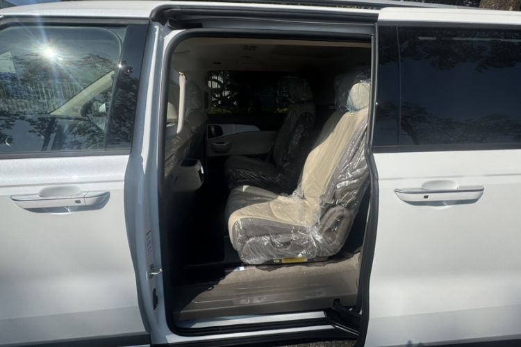 Used Kia Carnival 2026 Model 2.0T Luxury Tech Edition