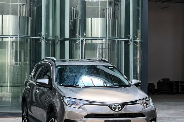 Used Toyota RAV4 2016 2.0L CVT Two-Wheel Drive Fashion Edition China V Standard