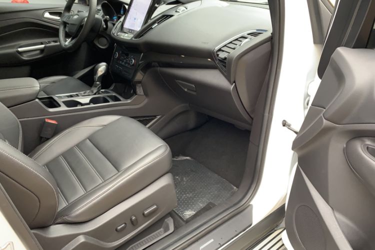 Used Ford Kuga 2019 EcoBoost 180 Two-Wheel-Drive Titanium Plus Model China VI Standard Interior 4