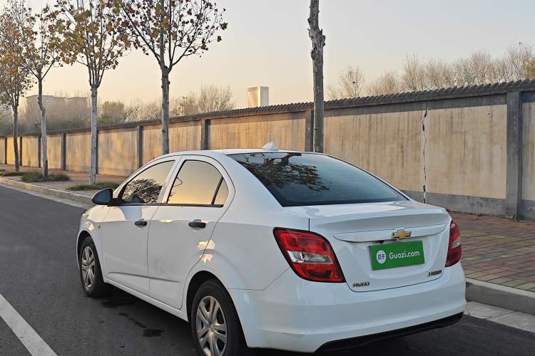 Used Chevrolet Aveo Sonic 2014 Sedan 1.4SL MT Comfort Edition
