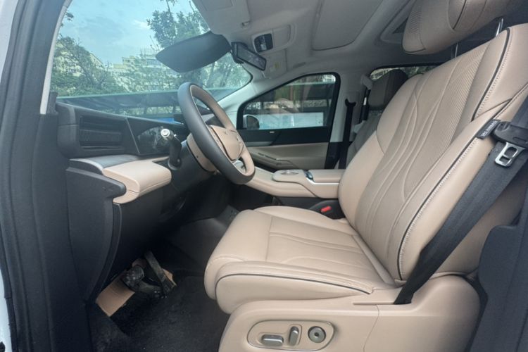 Used XPeng X9 2024 610 Long-Range Pro Interior 3