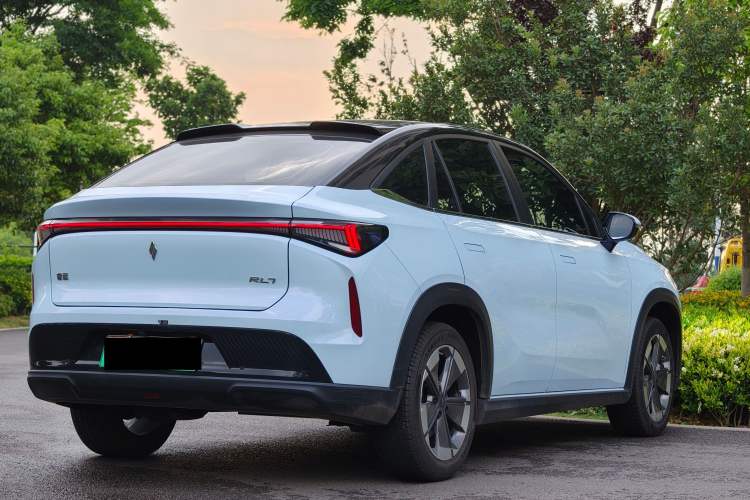 Used Livan 7 2023 450 km – Chasing Clouds