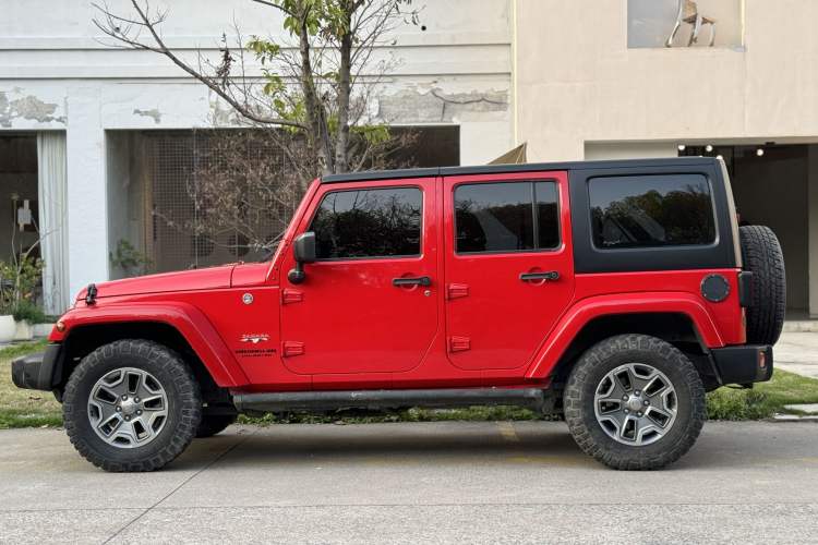 Used Jeep Wrangler 2017 3.0L Sahara Four-Door Comfort Edition Exterior 5