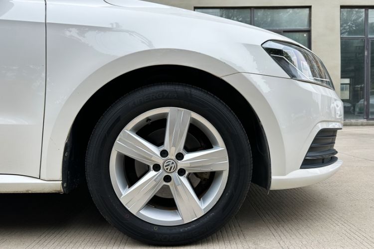 Used Volkswagen Lavida 2017 1.6L Automatic Fashion Edition Exterior 2