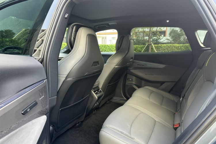 Used Lynk & Co 08 EM-P 2025 220 km All-Wheel-Drive Performance Halo Roof