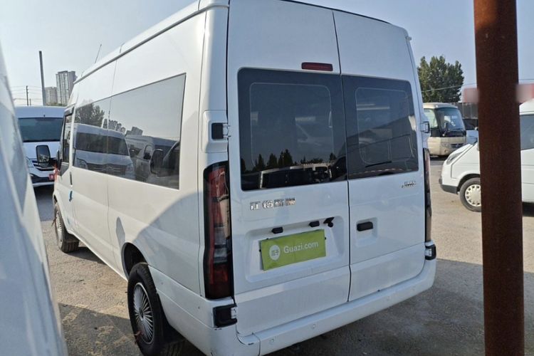 Used JMC Fushun 2025 2.0T 6MT Diesel Mid-Drive Mid-Roof Commercial Multi-Purpose 7-Seater Passenger Vehicle
