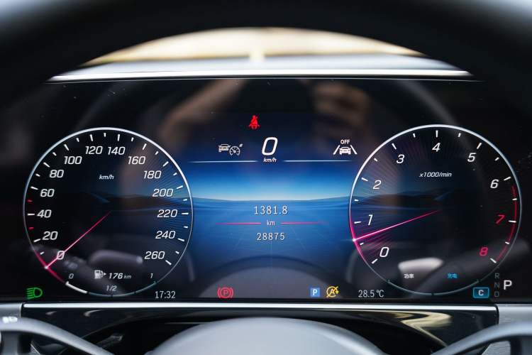 Used Mercedes-Benz E-Class 2024 E 260 L Odometer Close Up