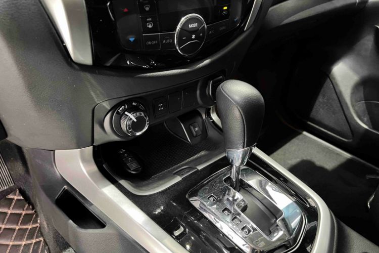 Used Nissan Terra 2020 2.5L XL Upper 4WD Automatic Four-Wheel Drive Luxury Edition Interior 2