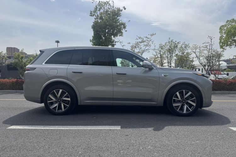 Used Li Auto L8 2023 Pro Model Exterior 4