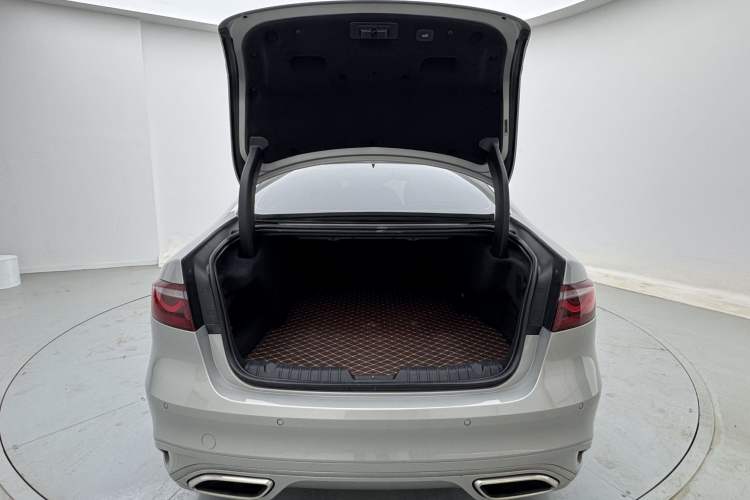 Used Jaguar XFL 2024 2.0T P250 Two-Wheel Drive Prestige Luxury Edition