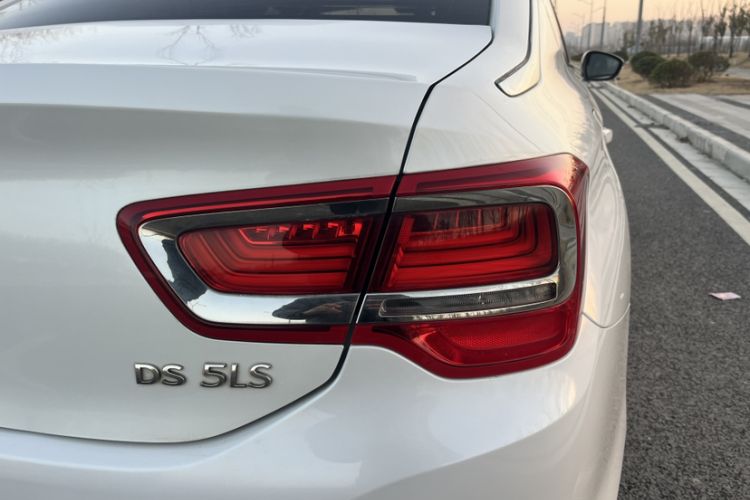 Used DS 5LS 2014 1.6T Luxury Edition THP160
