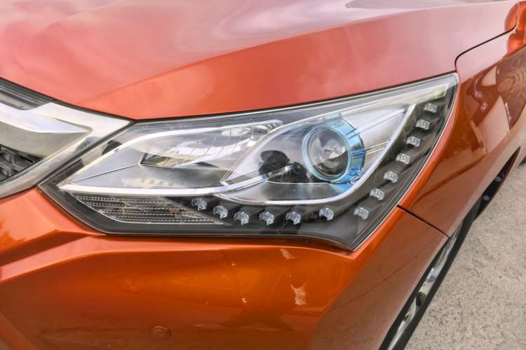 Used BYD Song 2016 GaiShi Edition 1.5TI Manual Elite Model Left Front Headlight