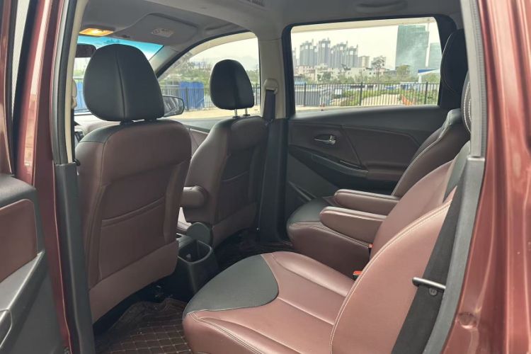 Used Venucia M50V 2017 1.6L XL CVT Luxury Edition Interior 3