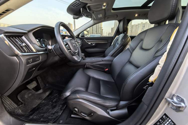 Used Volvo V90 2017 Cross Country T5 AWD Smart Range Edition