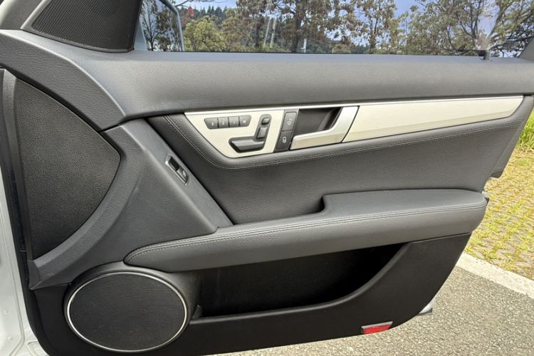 Used Mercedes-Benz C-Class 2011 C 200 Fashion Travel Edition