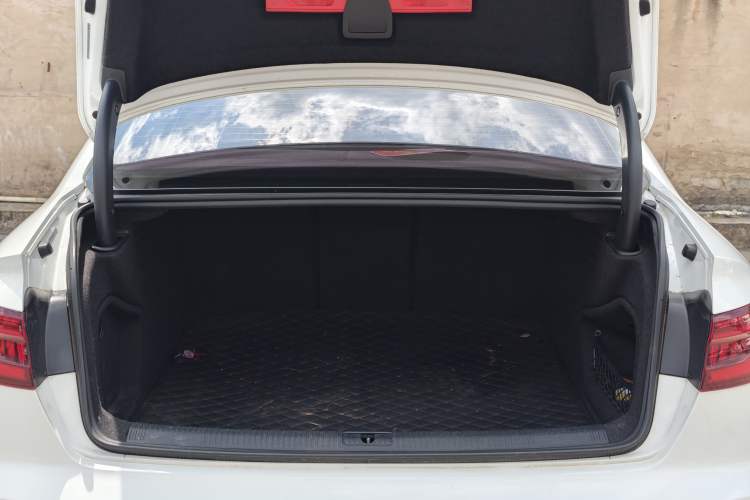 Used Audi A4L 2019 40 TFSI Ambition China VI Trunk