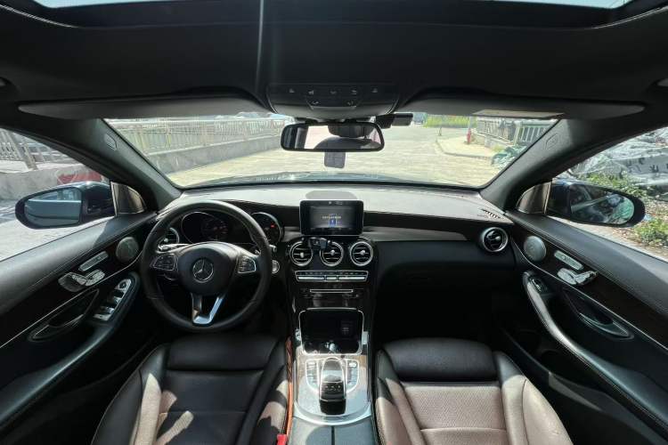 Used Mercedes-Benz GLC 2019 GLC 260 4MATIC Luxury Model
