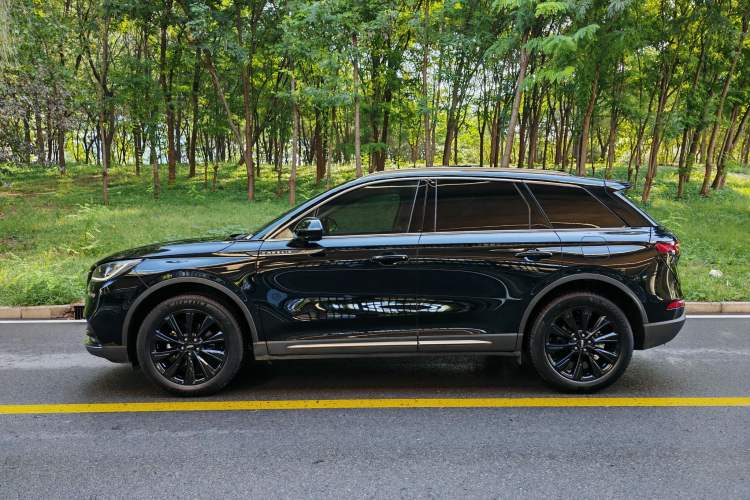 Used Lincoln Corsair 2020 2.0T Two-Wheel-Drive Black Knight Limited Edition