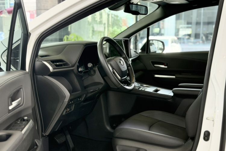 Used Toyota SIENNA 2021 2.5L Hybrid Premium Edition