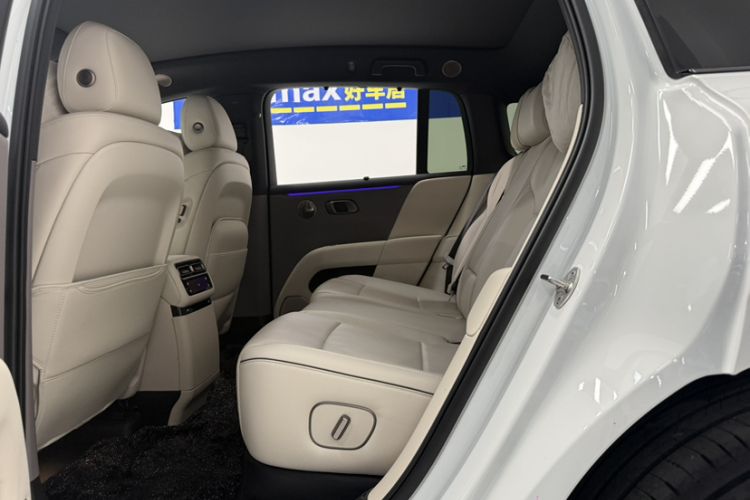 Used Li Auto i6 2025 Model Four-Wheel-Drive Standard Type
