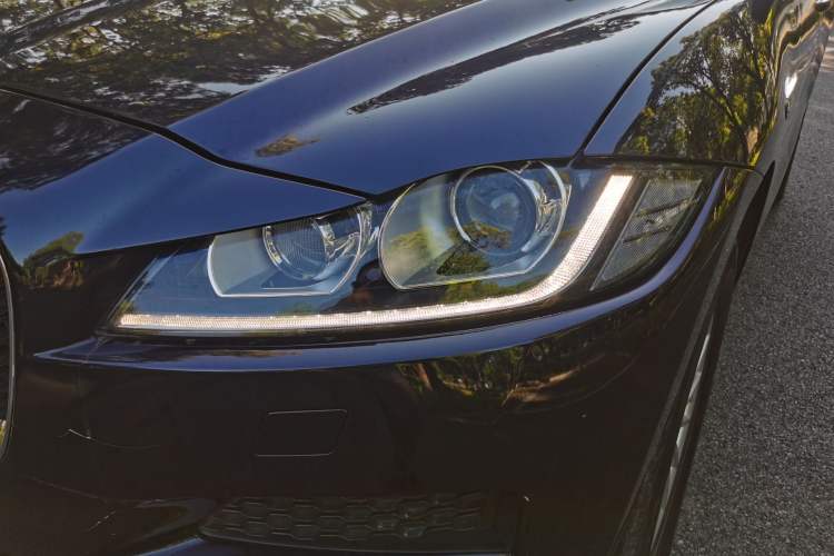 Used Jaguar F-PACE 2018 2.0T Two-Wheel Drive Urban Deluxe Edition