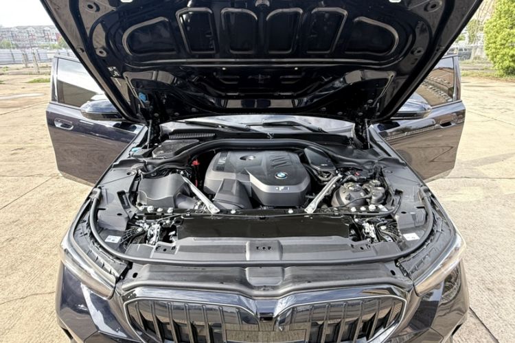 Used BMW 5 Series 2025 530Li Luxury Edition M Sport Package
