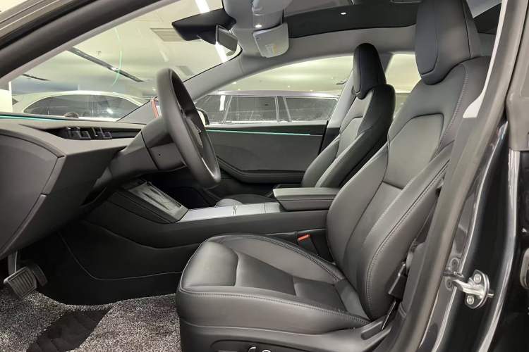 Used Tesla Model 3 2025 Rear-Wheel-Drive Version Interior 4