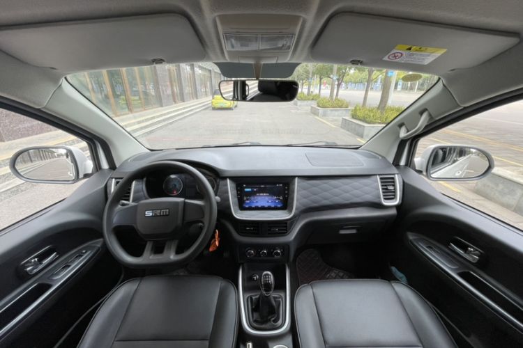 Used SRM Gold Hiace 2024 2.0L Travel Lion 9-Seater Central Air Conditioning
