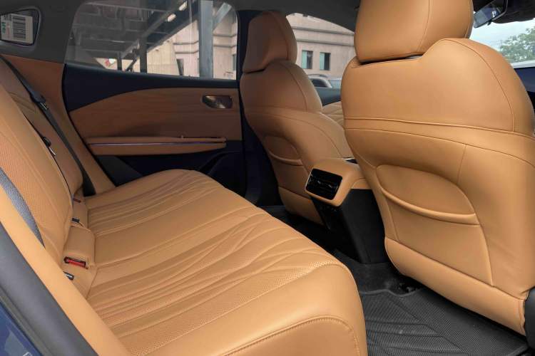 Used Geely Galaxy Galaxy 8 2025 130km EM-i Prestige Edition
