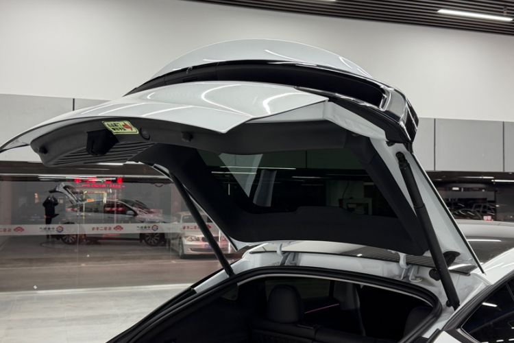 Used Tesla Model Y 2025 Rear-Wheel-Drive Version
