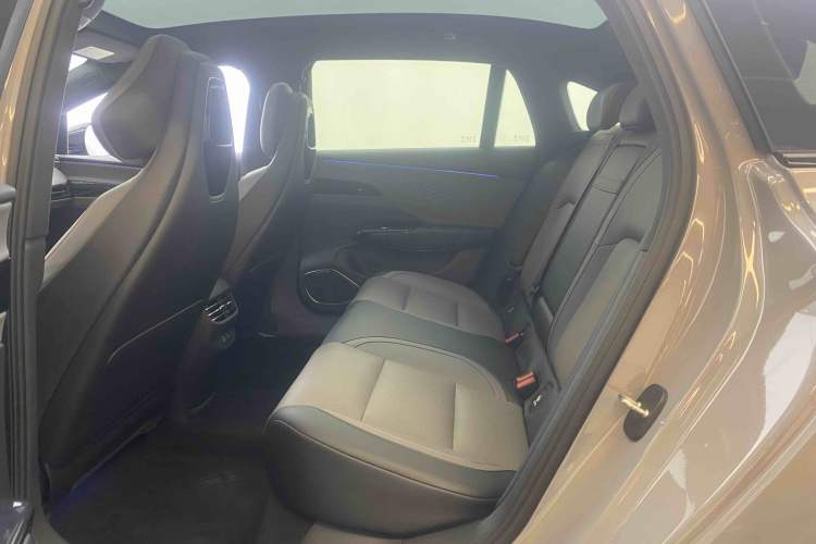 Used Hongqi EH7 2024 640 Pro+ All-Wheel Drive