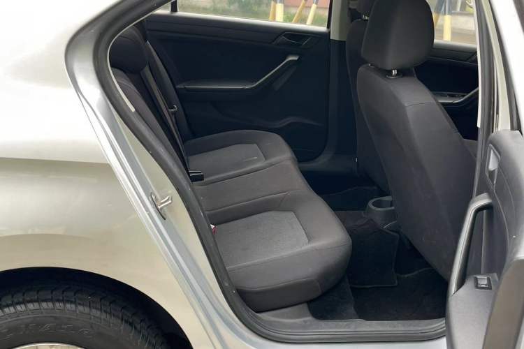 Used Volkswagen Jetta 2015 1.6L Manual Fashion Edition Interior 4