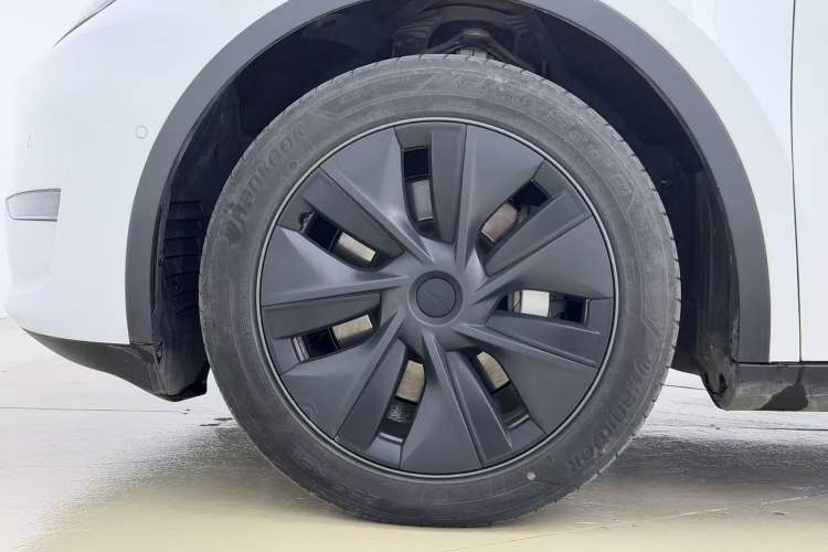 Used Tesla Model Y 2023 Long-Range All-Wheel-Drive Version
