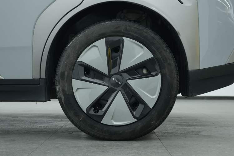 Used AION Y 2024 Younger