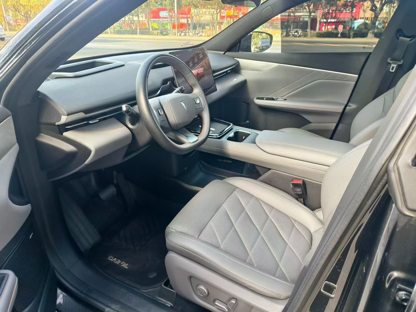 Переднее сиденье в автомобиле