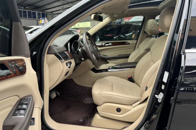 Used Mercedes-Benz M-Class 2015 ML 400 4MATIC Dynamic Model Interior 5