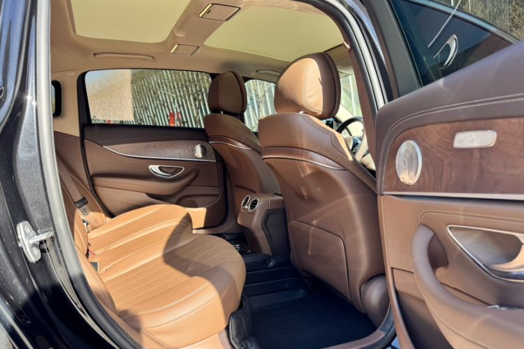 Used Mercedes-Benz E-Class 2019 E 260 L Interior 6