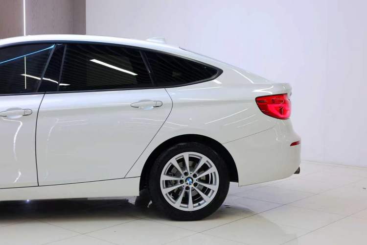 Used BMW 3 Series GT 2017 320i Sport Edition
