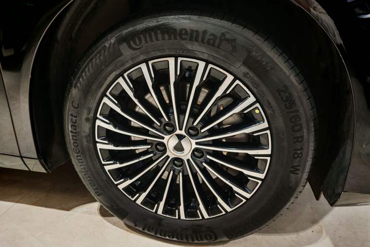 Used Denza D9 2024 DM-i 980 Four-Wheel Drive Prestige Model
