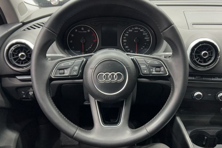 Used Audi A3 2017 Limousine 35 TFSI Fashion Model Steering Wheel