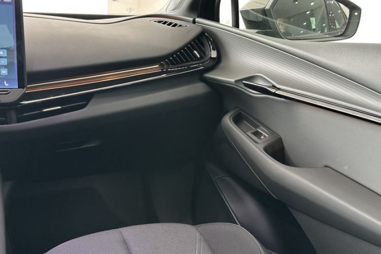 Used Volkswagen ID.UNYX 2025 Pure Model
