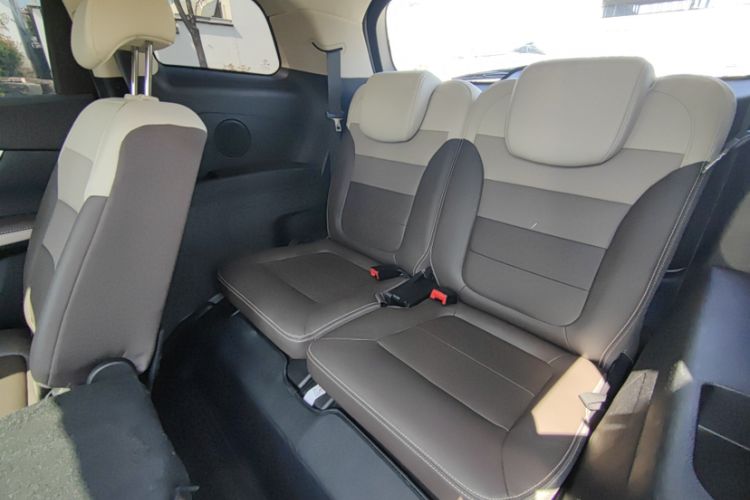 Used BYD Song MAX New Energy 2022 DM-i 105KM Prestige Model Interior 8