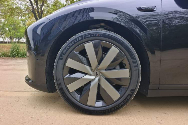 Used Li Auto i6 2025 Model Four-Wheel-Drive Standard Type Exterior 10