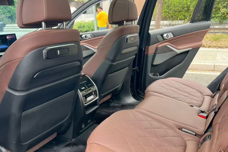 Used BMW X7 2023 xDrive40i Luxury Package with Leading Features
