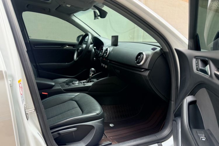 Used Audi A3 2017 Limousine 35 TFSI Fashion Model Interior 1