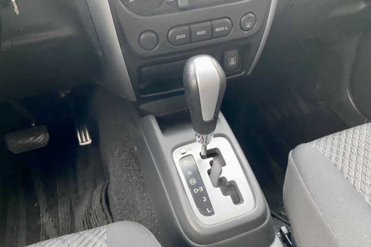 Used Suzuki Jimny 2015 1.3 AT JLX Gear Lever