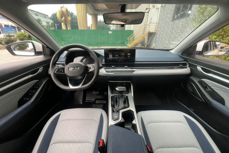 Used Geely Auto Emgrand 2022 4th Generation 1.5L CVT Flagship Model Interior 9