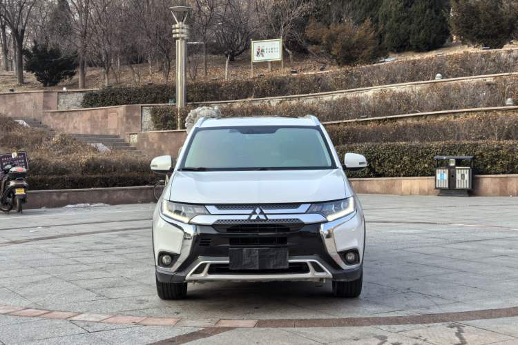 Used Mitsubishi Outlander 2019 2.4L 4x4 Zhi Xiang Edition 5 Seats China VI Standard